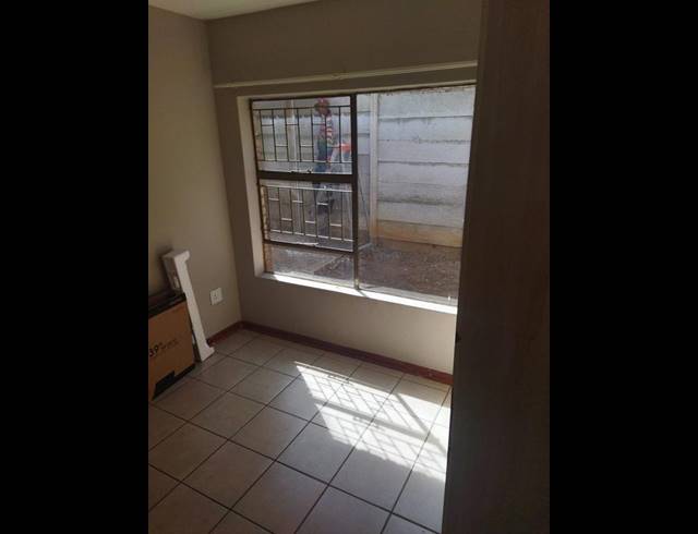 2 BEDROOM PROPERTY TO RENT IN DIE BULT